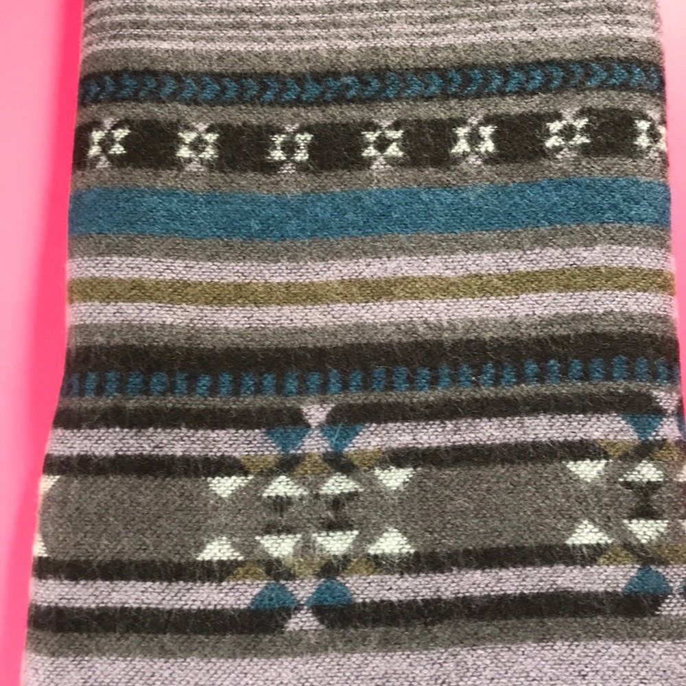 NWT Leto Collection Gray & Blue Aztec Design Scarf - Picture 2 of 3